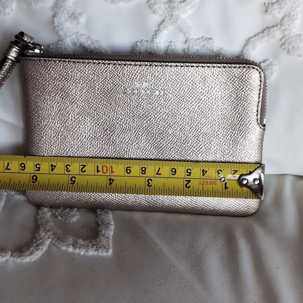 COACH Corner Zip Wristlet Metallic crossgrain leather RARE color- Rose Gold - Picture 14 of 17